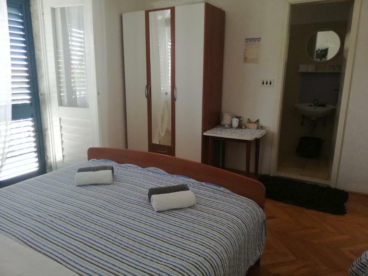 Apartments And Rooms Batos Zavala Bagian luar foto